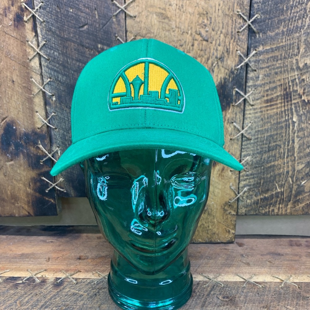 Mitchell & Ness throwback Seattle Supersonics Snapback flexfit hat cap.